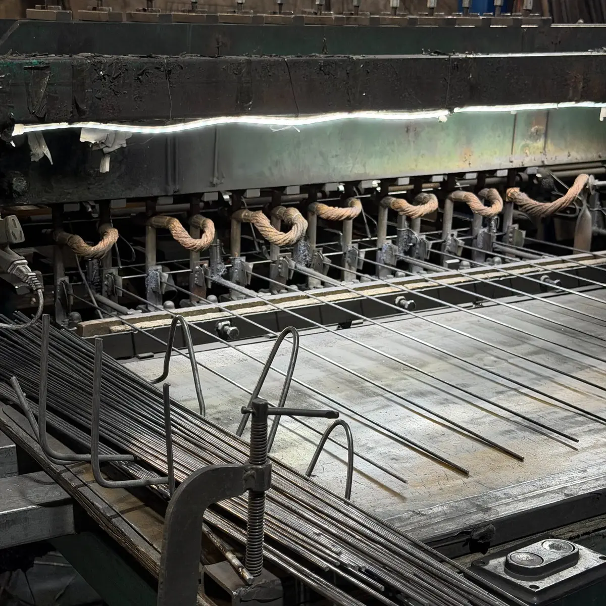 Wire fence production equipment at the KUNYU factory