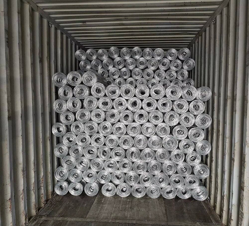 Fixed knot cattle fence rolls packed for bulk export